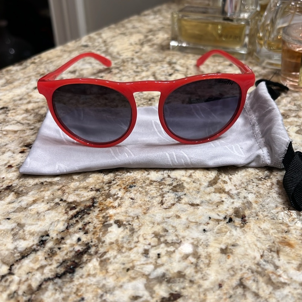 Women’s Smith Optics Marvine Sunglasses Red Frame - Picture 7 of 7